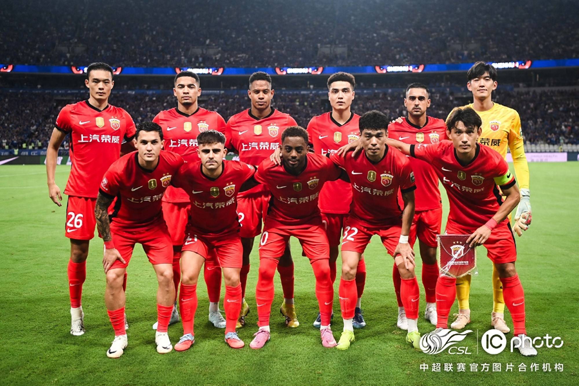 关于赛后上海海港调整名单以备欧冠；豪取连胜环节打磨；底气十足；球探报告显示潜力的信息